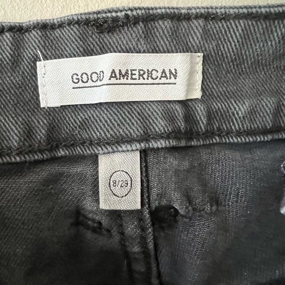 Good American The Bombshell Black Frayed Denim Skirt Size 8 - Picture 3 of 5